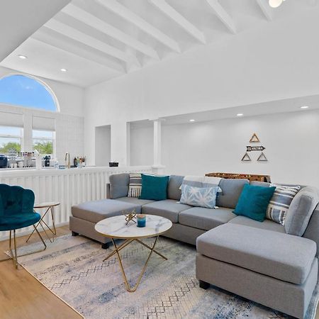 Stylish Phoenix Townhome - Foosball Table, Laundry, Parking! Экстерьер фото