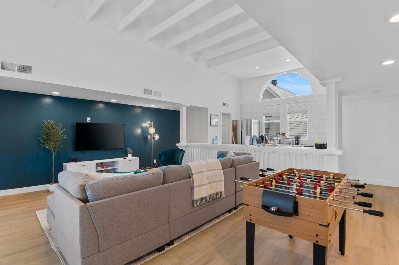 Stylish Phoenix Townhome - Foosball Table, Laundry, Parking! Экстерьер фото