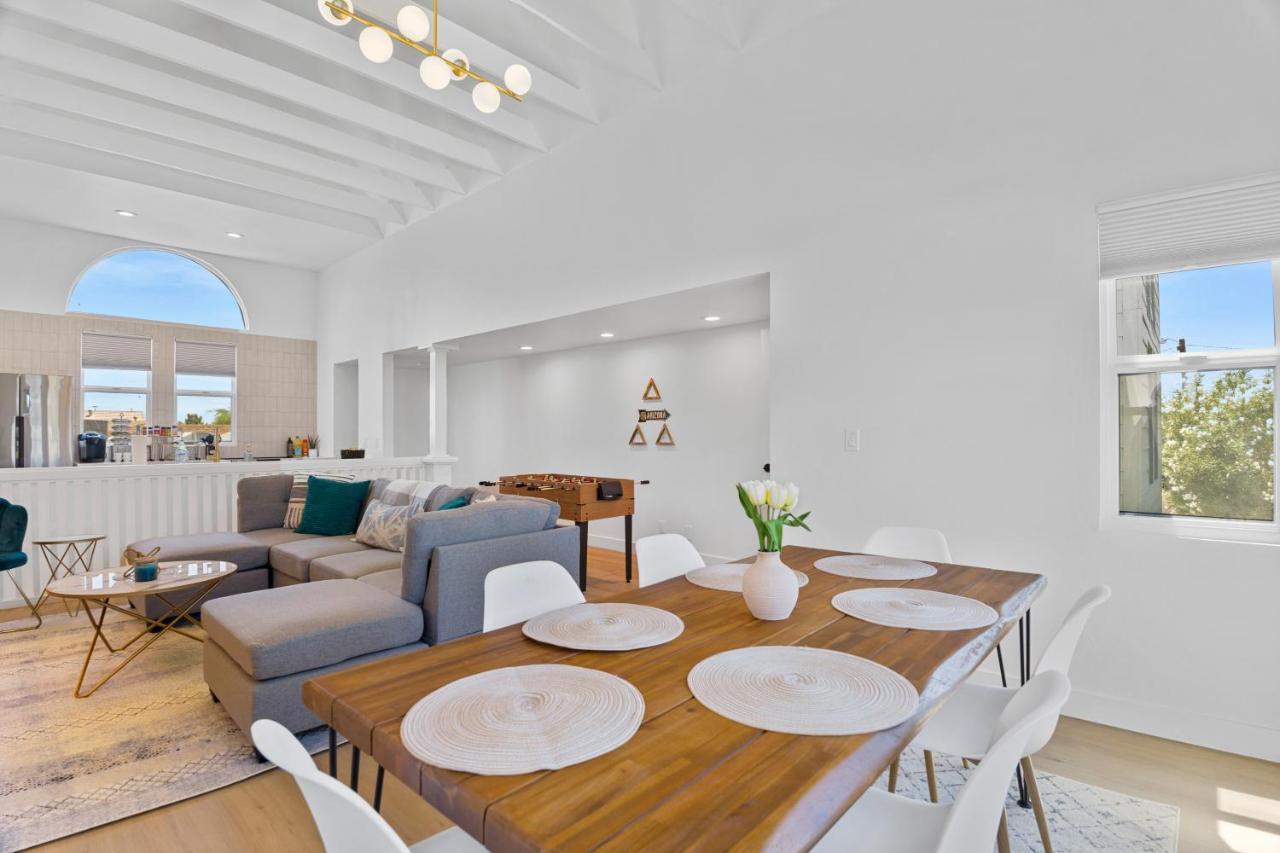Stylish Phoenix Townhome - Foosball Table, Laundry, Parking! Экстерьер фото