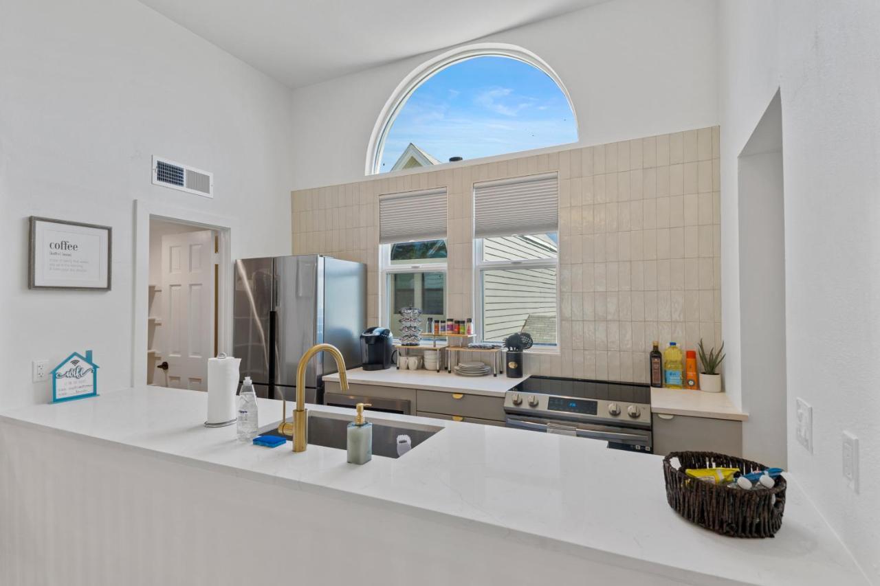 Stylish Phoenix Townhome - Foosball Table, Laundry, Parking! Экстерьер фото