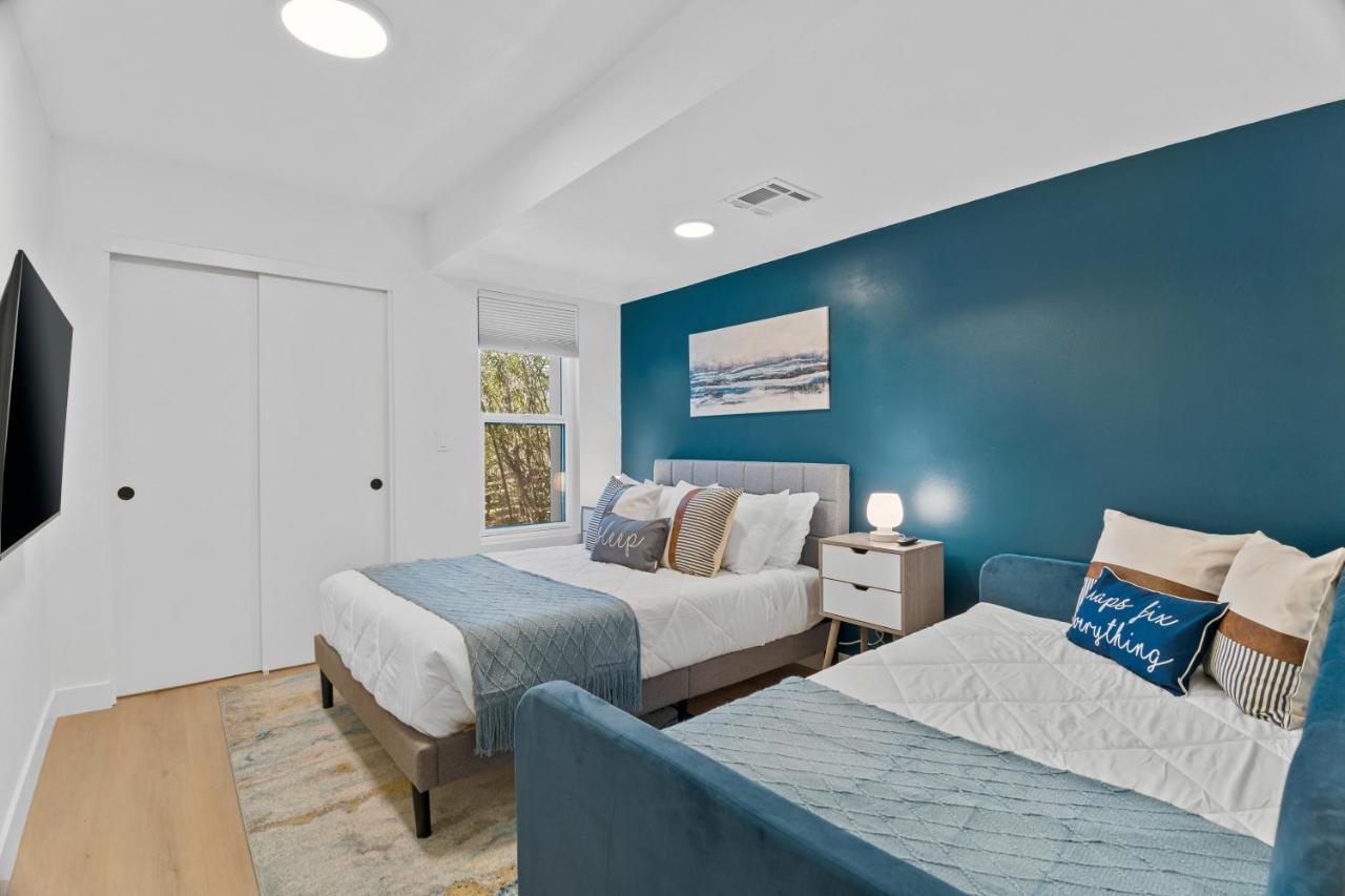 Stylish Phoenix Townhome - Foosball Table, Laundry, Parking! Экстерьер фото